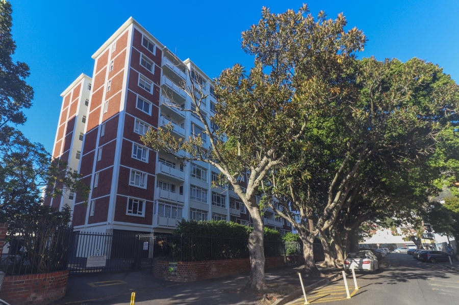 2 Bedroom Property for Sale in Sea Point Western Cape